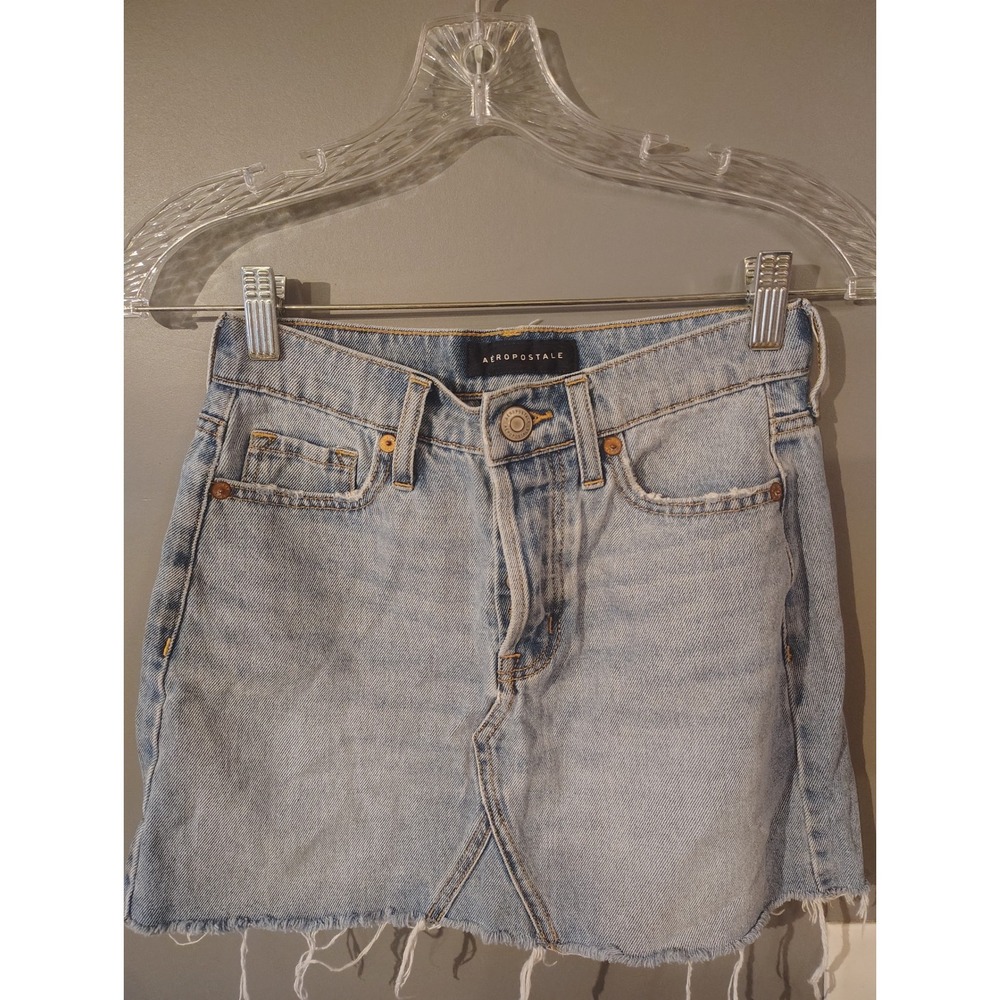 Aeropostale Light Wash Denim Mini Skirt High Waisted Raw Hem Button Fly Size 00